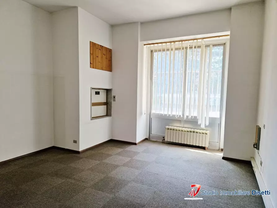 Immagine 9 di Negozio in vendita  88 a Edolo