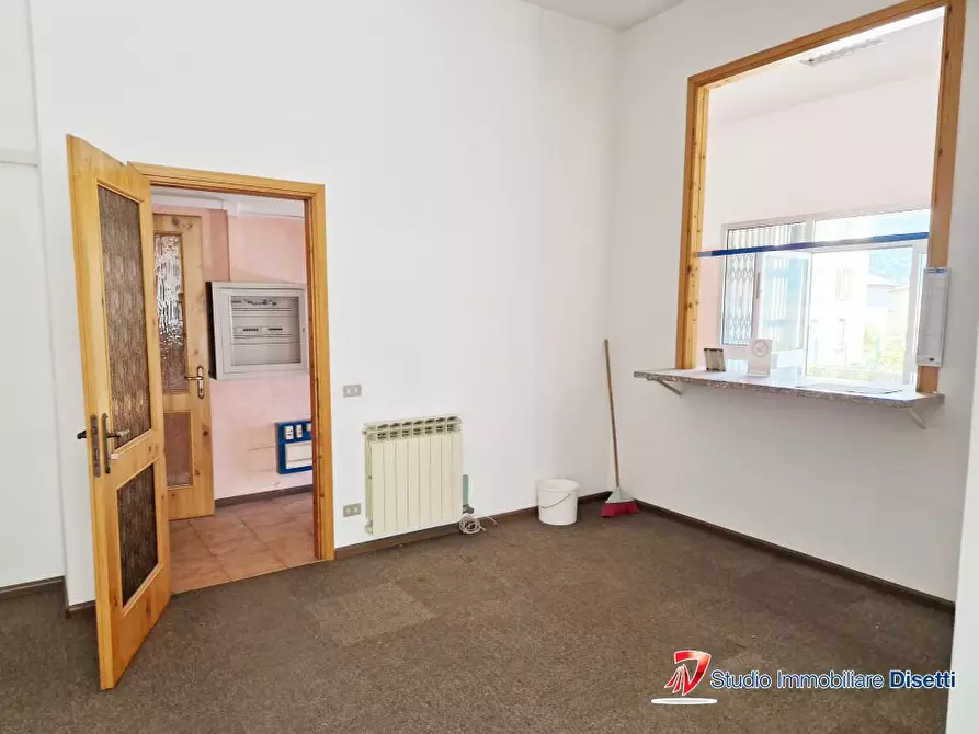 Immagine 5 di Negozio in vendita  88 a Edolo