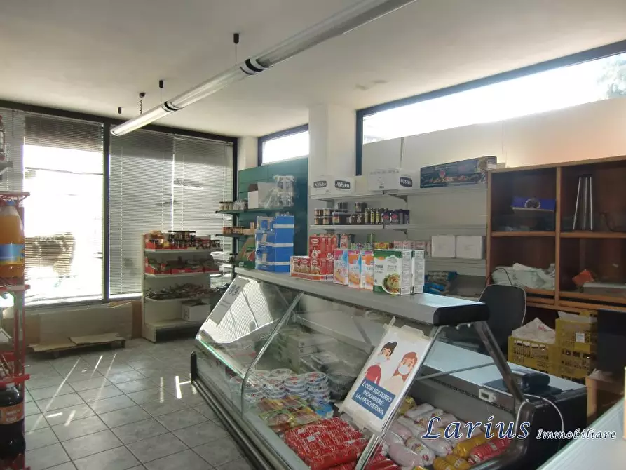 Immagine 3 di Negozio in vendita  16 a Asso