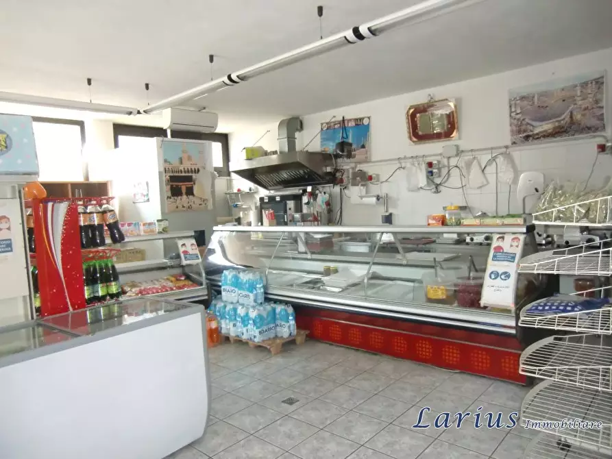 Immagine 2 di Negozio in vendita  16 a Asso