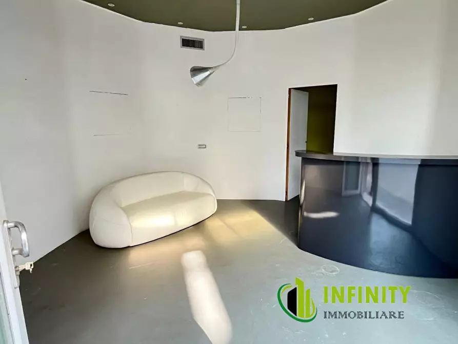 Immagine 4 di Negozio in affitto  29-31 a Matera