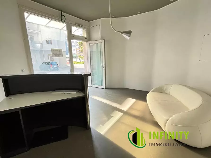 Immagine 5 di Negozio in affitto  29-31 a Matera