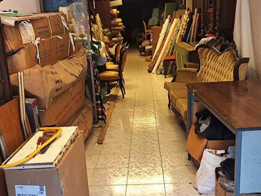 Immagine 9 di Negozio in vendita  71 a Messina