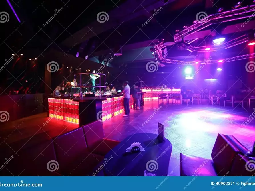 Immagine 6 di Negozio in vendita  a Milano