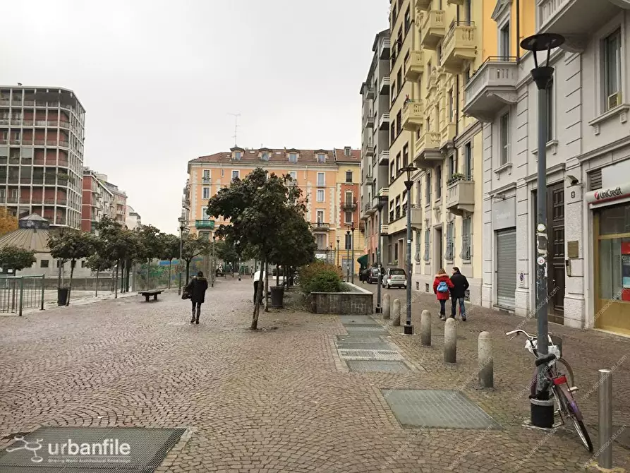 Immagine 2 di Negozio in vendita  a Milano