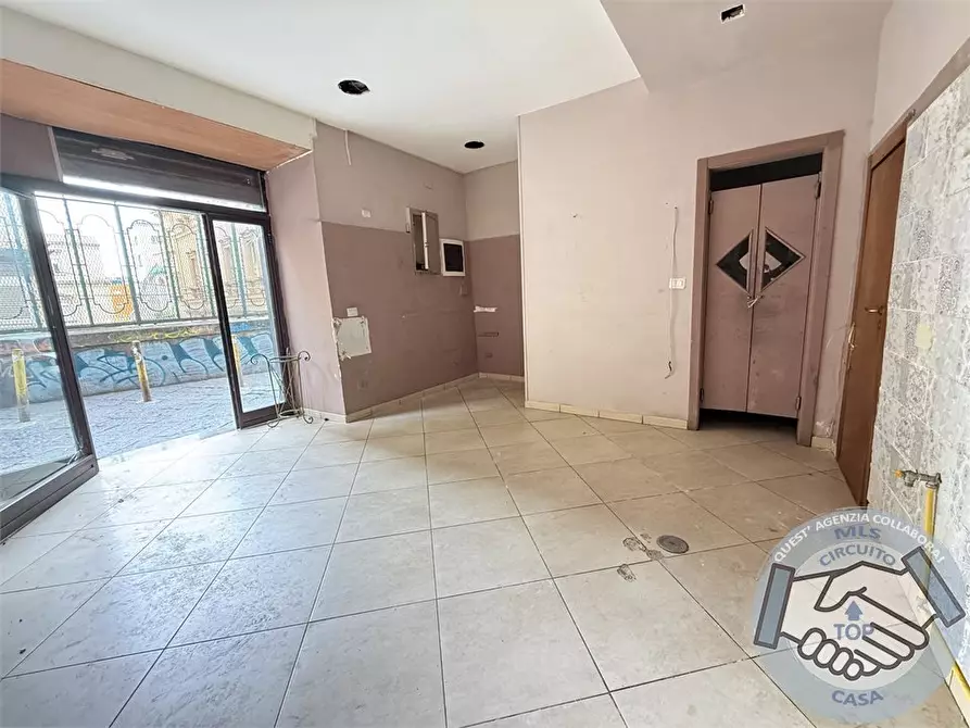 Immagine 8 di Negozio in vendita  10 a Napoli