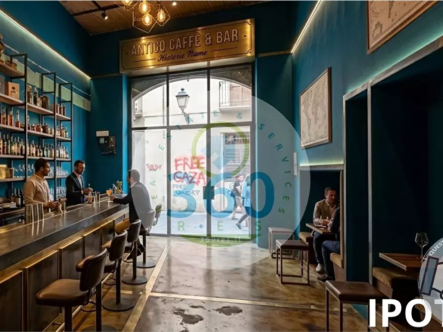 Immagine 6 di Negozio in vendita  50 a Napoli