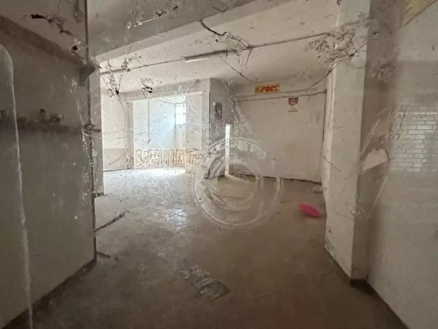 Immagine 2 di Negozio in vendita  a Poggio Mirteto