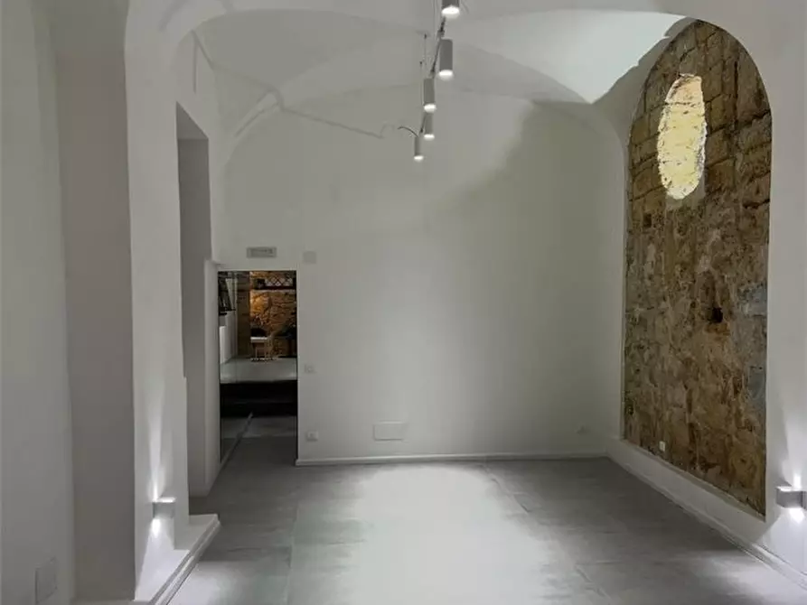 Immagine 6 di Negozio in vendita  a Palermo