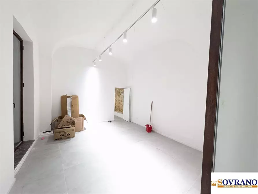 Immagine 2 di Negozio in vendita  a Palermo