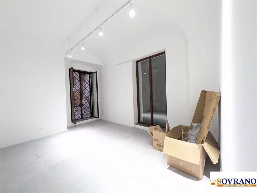 Immagine 9 di Negozio in vendita  a Palermo