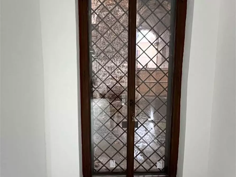 Immagine 8 di Negozio in vendita  a Palermo