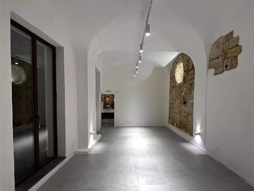 Immagine 5 di Negozio in vendita  a Palermo