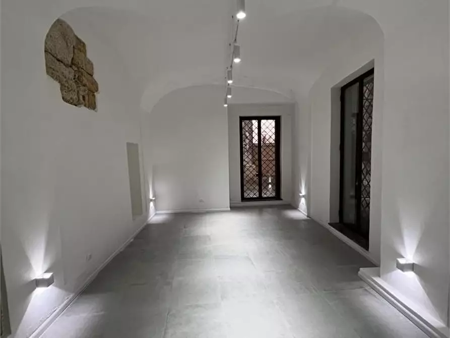 Immagine 2 di Negozio in vendita  a Palermo