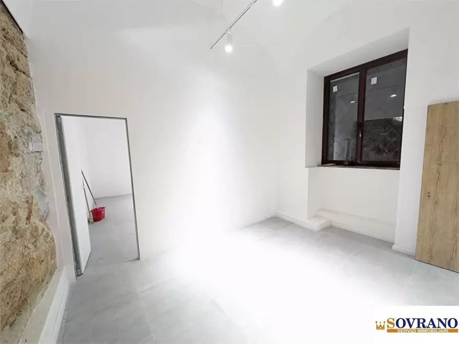 Immagine 4 di Negozio in vendita  a Palermo
