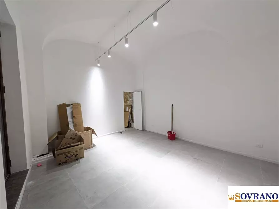 Immagine 8 di Negozio in vendita  a Palermo