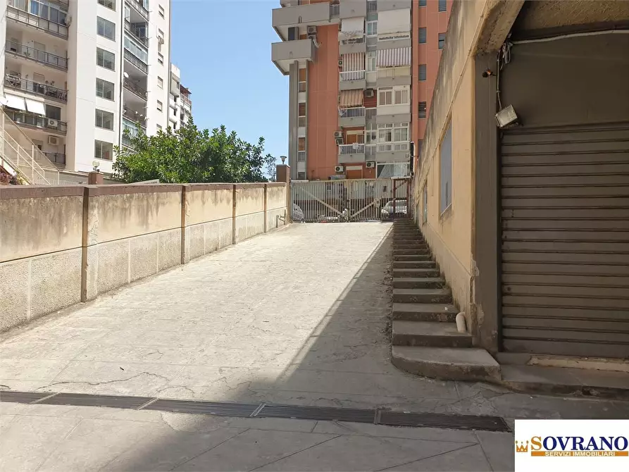 Immagine 2 di Negozio in vendita  21 a Palermo