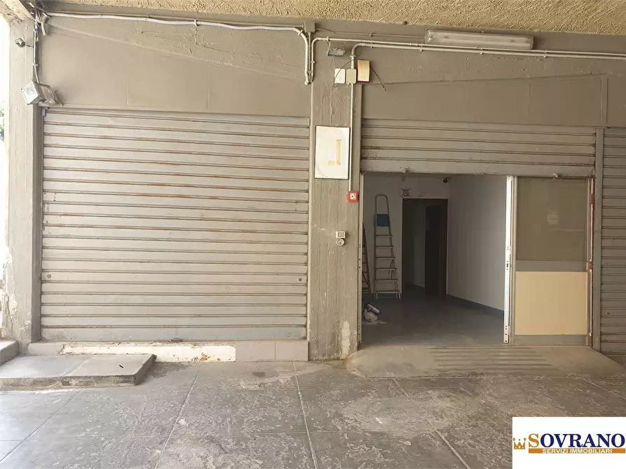 Immagine 4 di Negozio in vendita  21 a Palermo