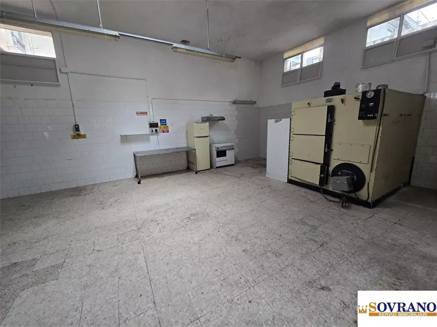 Immagine 9 di Negozio in vendita  54 a Palermo