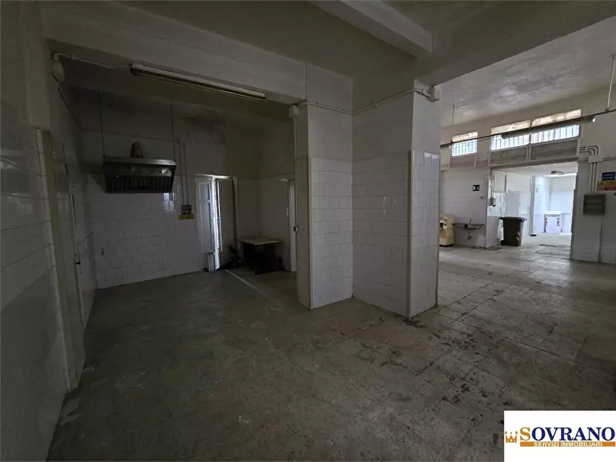 Immagine 6 di Negozio in vendita  54 a Palermo