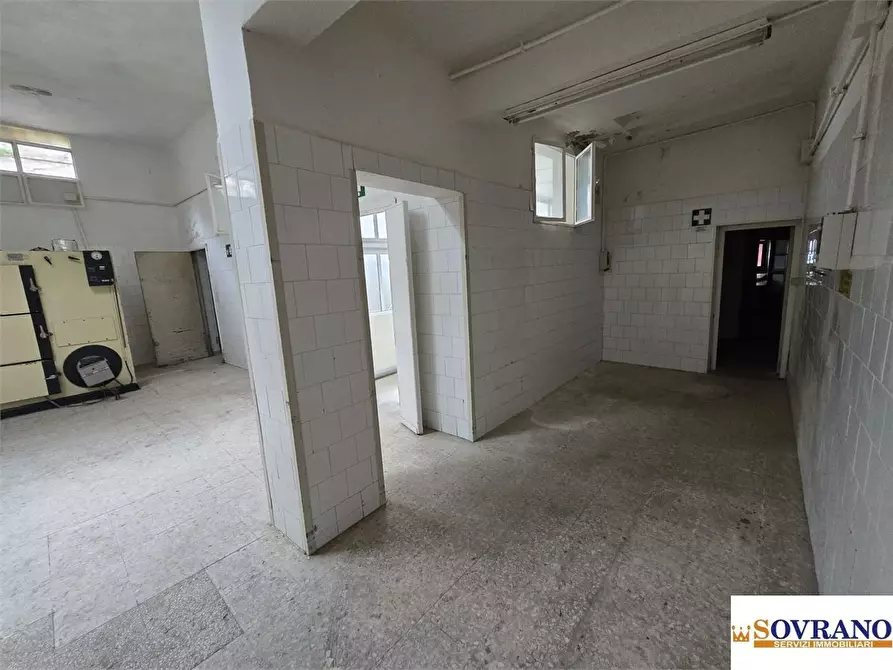 Immagine 7 di Negozio in vendita  54 a Palermo