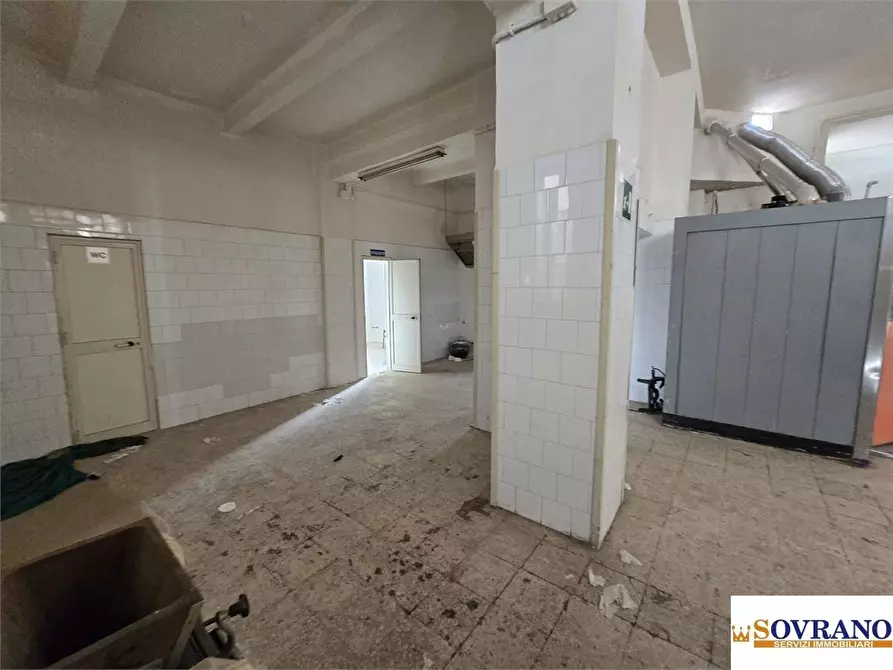 Immagine 4 di Negozio in vendita  54 a Palermo