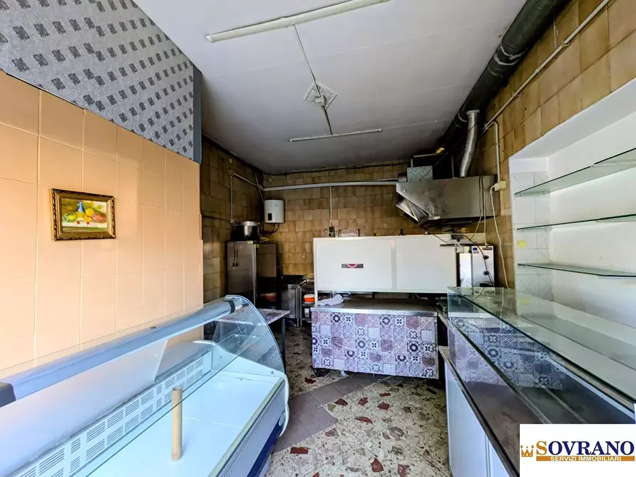 Immagine 5 di Negozio in vendita  a Palermo