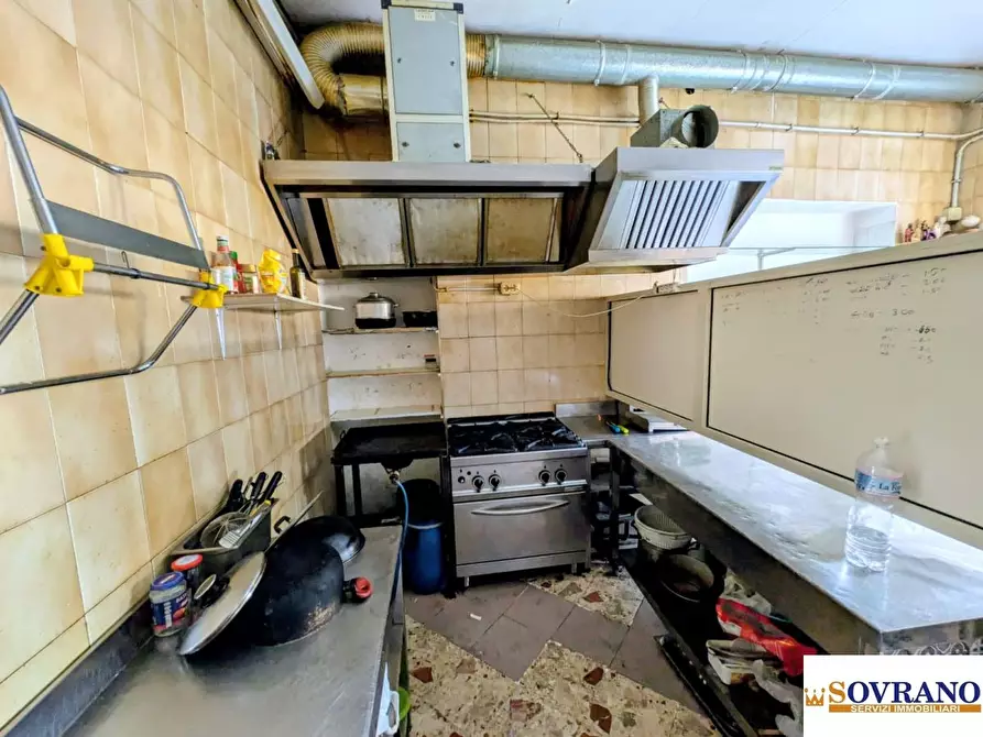 Immagine 6 di Negozio in vendita  a Palermo