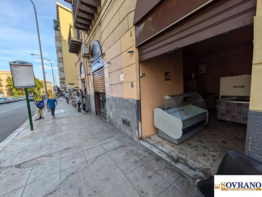 Immagine 4 di Negozio in vendita  a Palermo