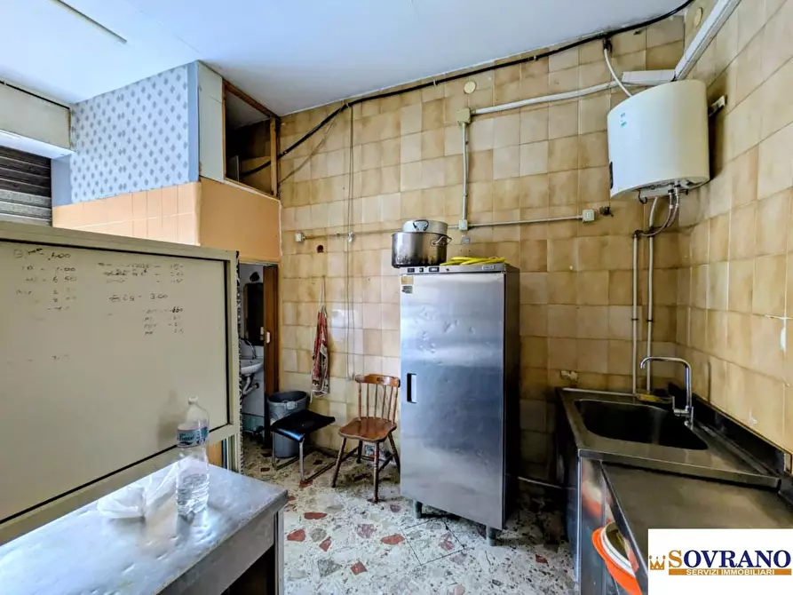 Immagine 7 di Negozio in vendita  a Palermo