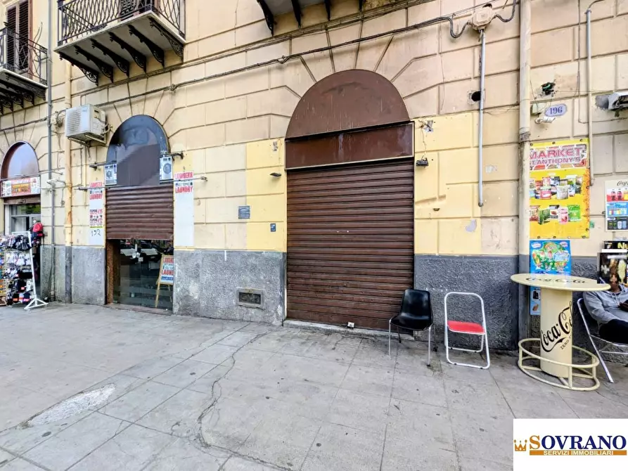 Immagine 2 di Negozio in vendita  a Palermo