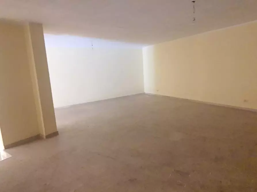 Immagine 9 di Negozio in vendita  21/23 a Palermo