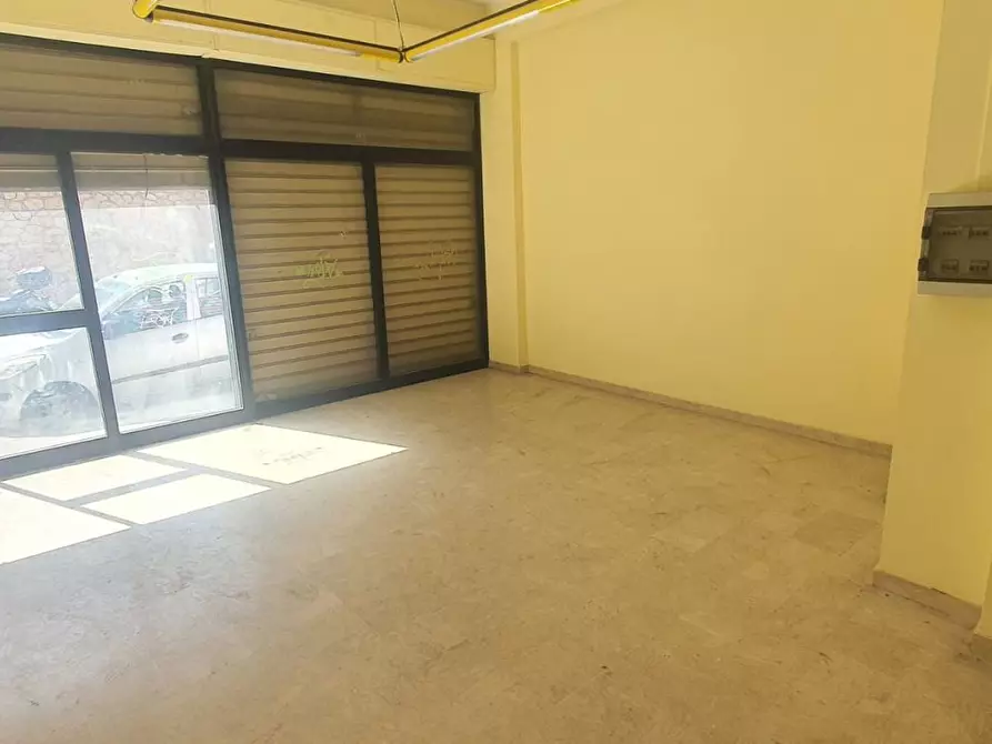 Immagine 3 di Negozio in vendita  21/23 a Palermo