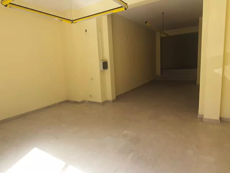 Immagine 10 di Negozio in vendita  21/23 a Palermo