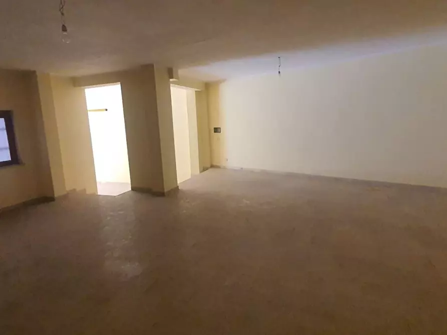 Immagine 5 di Negozio in vendita  21/23 a Palermo