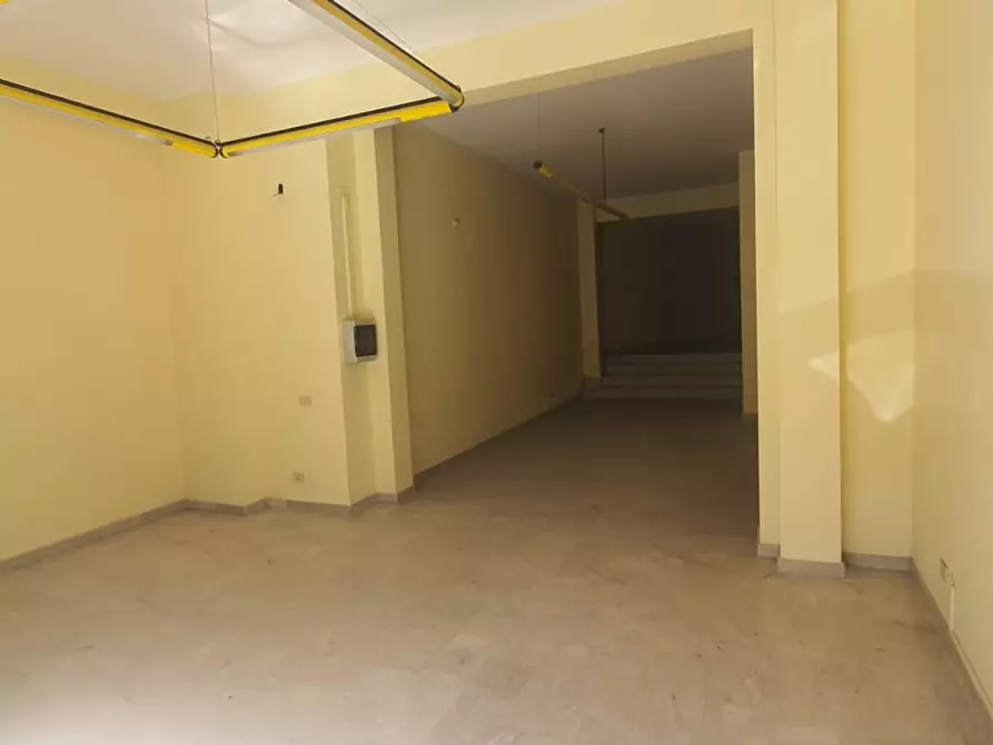 Immagine 7 di Negozio in vendita  21/23 a Palermo
