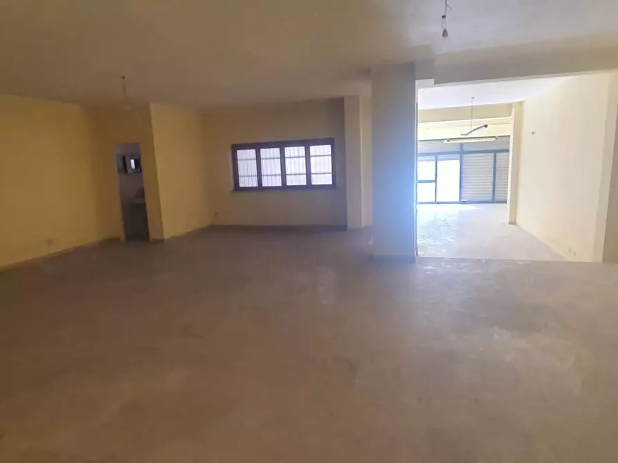 Immagine 4 di Negozio in vendita  21/23 a Palermo