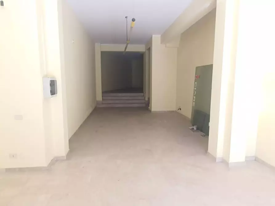 Immagine 8 di Negozio in vendita  21/23 a Palermo