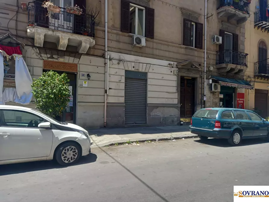 Immagine 1 di Negozio in vendita  a Palermo