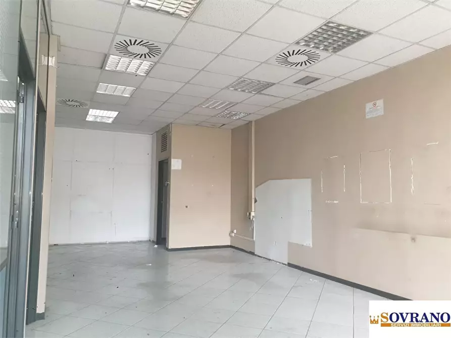 Immagine 7 di Negozio in vendita  a Palermo
