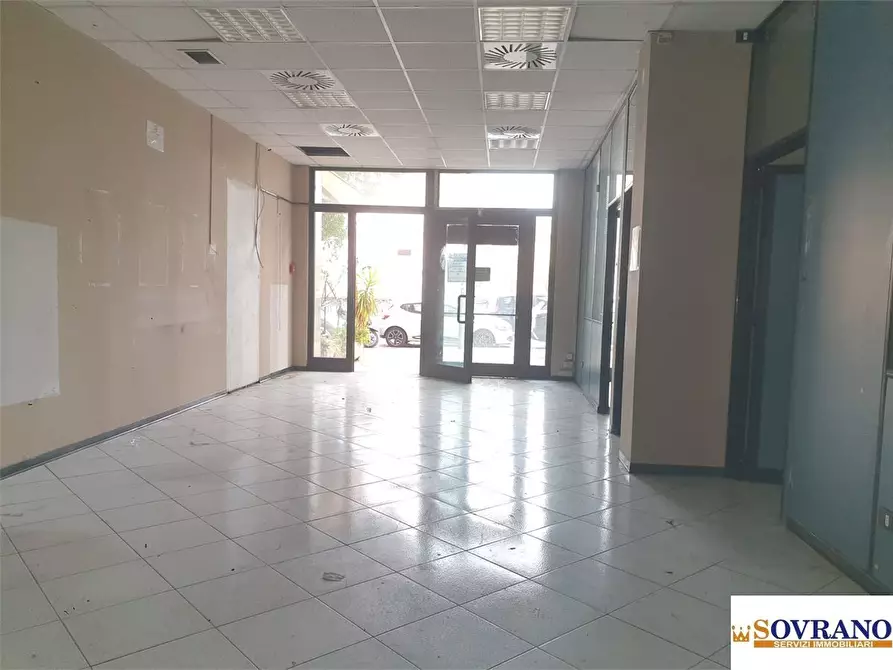 Immagine 6 di Negozio in vendita  a Palermo