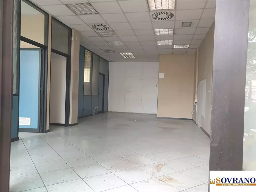 Immagine 8 di Negozio in vendita  a Palermo