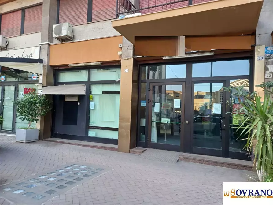 Immagine 5 di Negozio in vendita  a Palermo