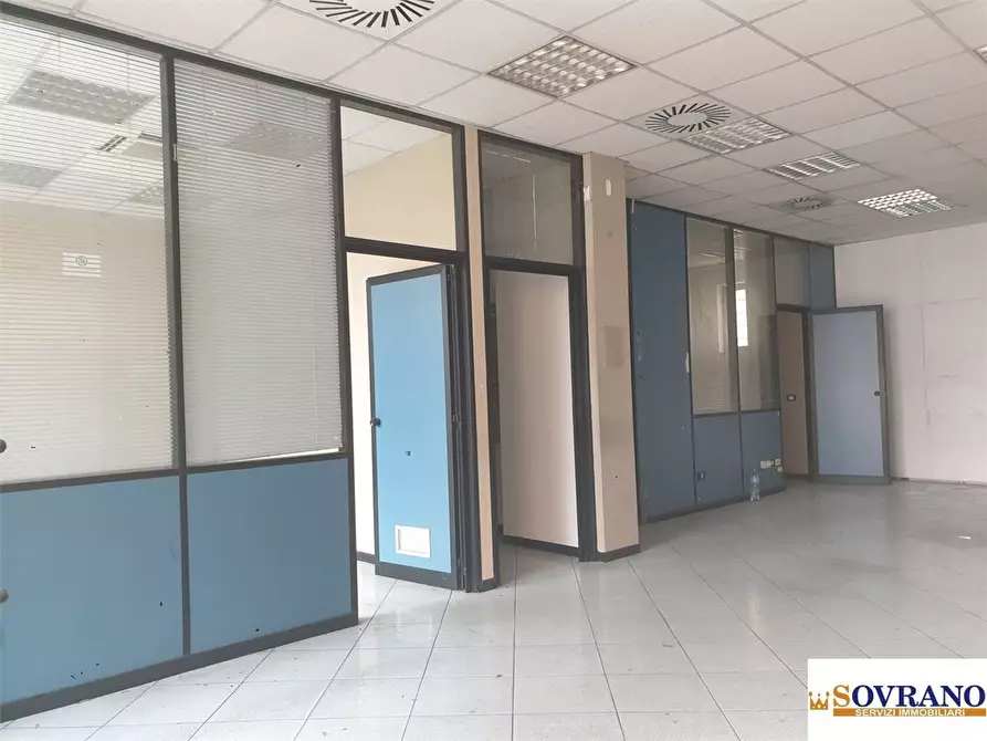 Immagine 9 di Negozio in vendita  a Palermo