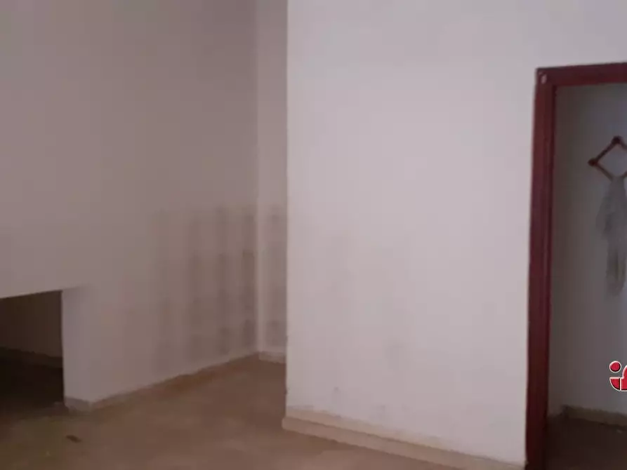 Immagine 2 di Negozio in vendita  a Palermo