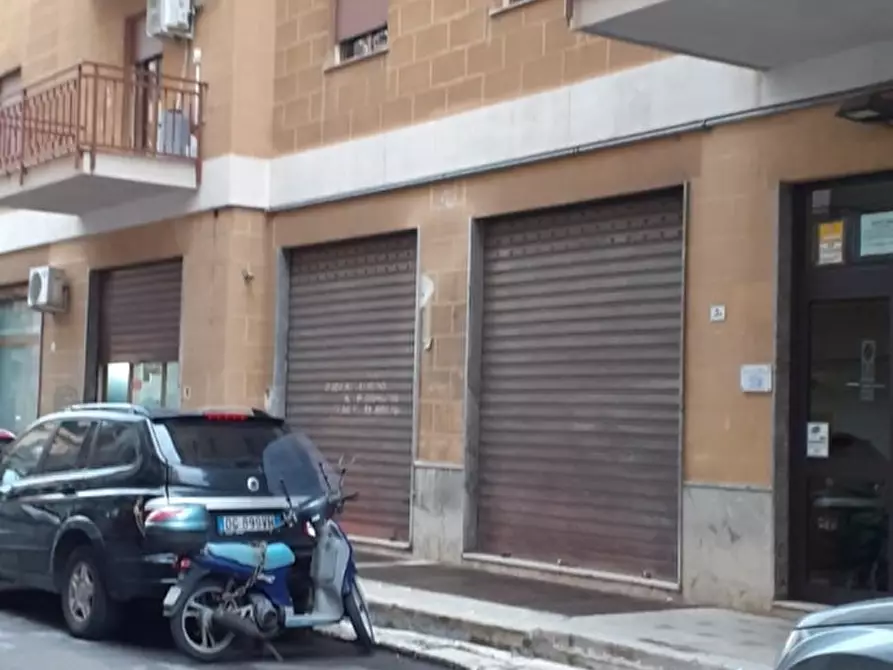Immagine 6 di Negozio in vendita  a Palermo