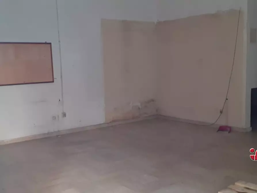Immagine 4 di Negozio in vendita  a Palermo