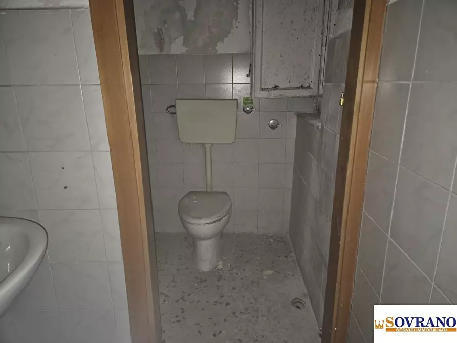 Immagine 6 di Negozio in vendita  88 a Palermo