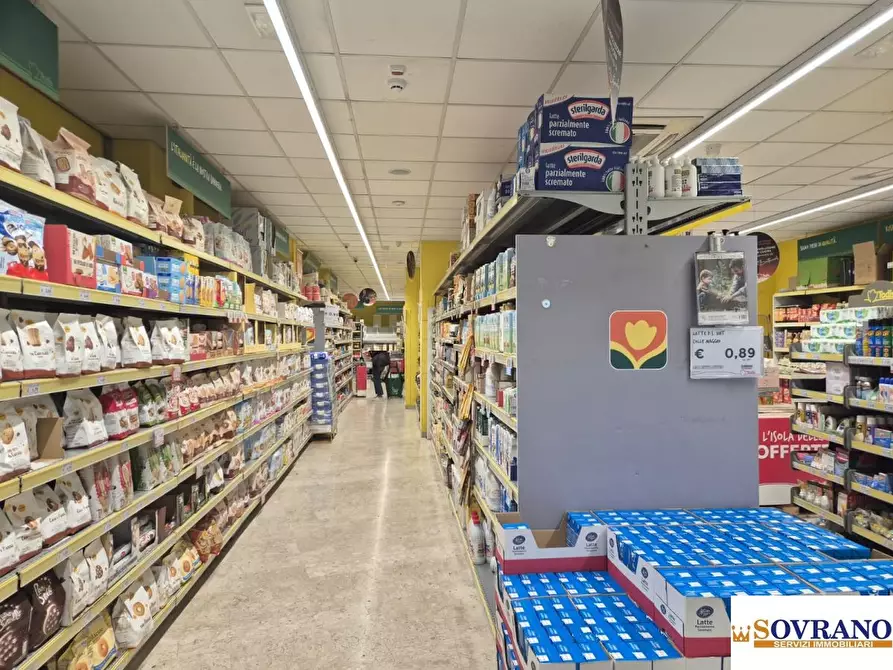 Immagine 9 di Negozio in vendita  a Palermo