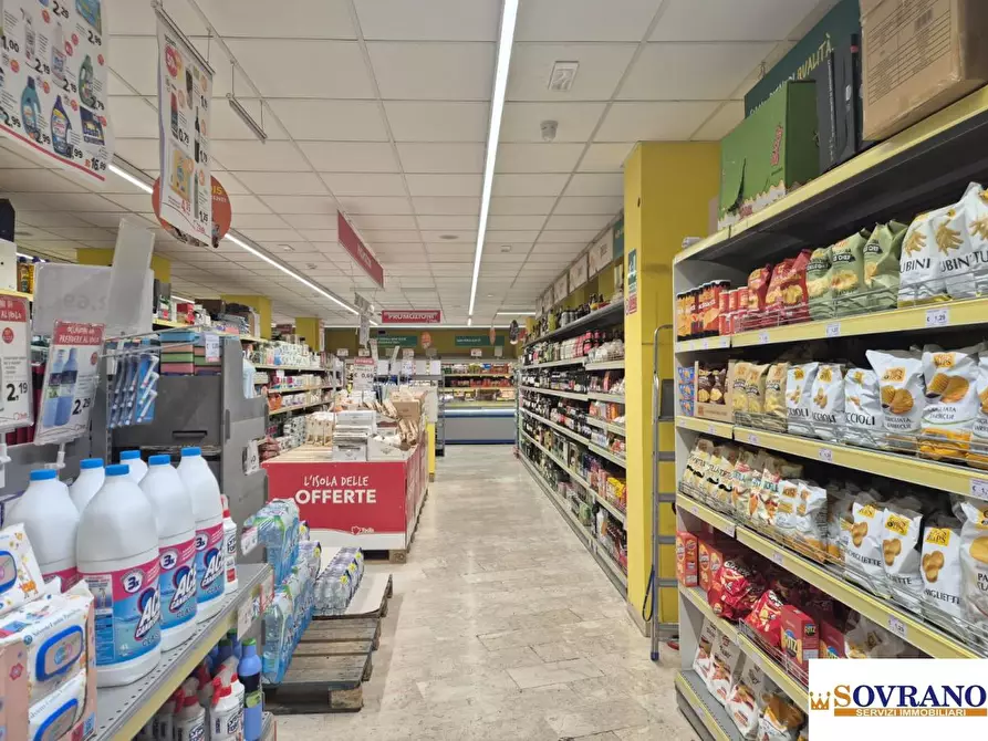 Immagine 10 di Negozio in vendita  a Palermo